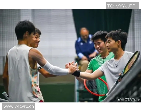 《网球小子勇敢逐梦，挑战自我迎接人生赛场新篇章》